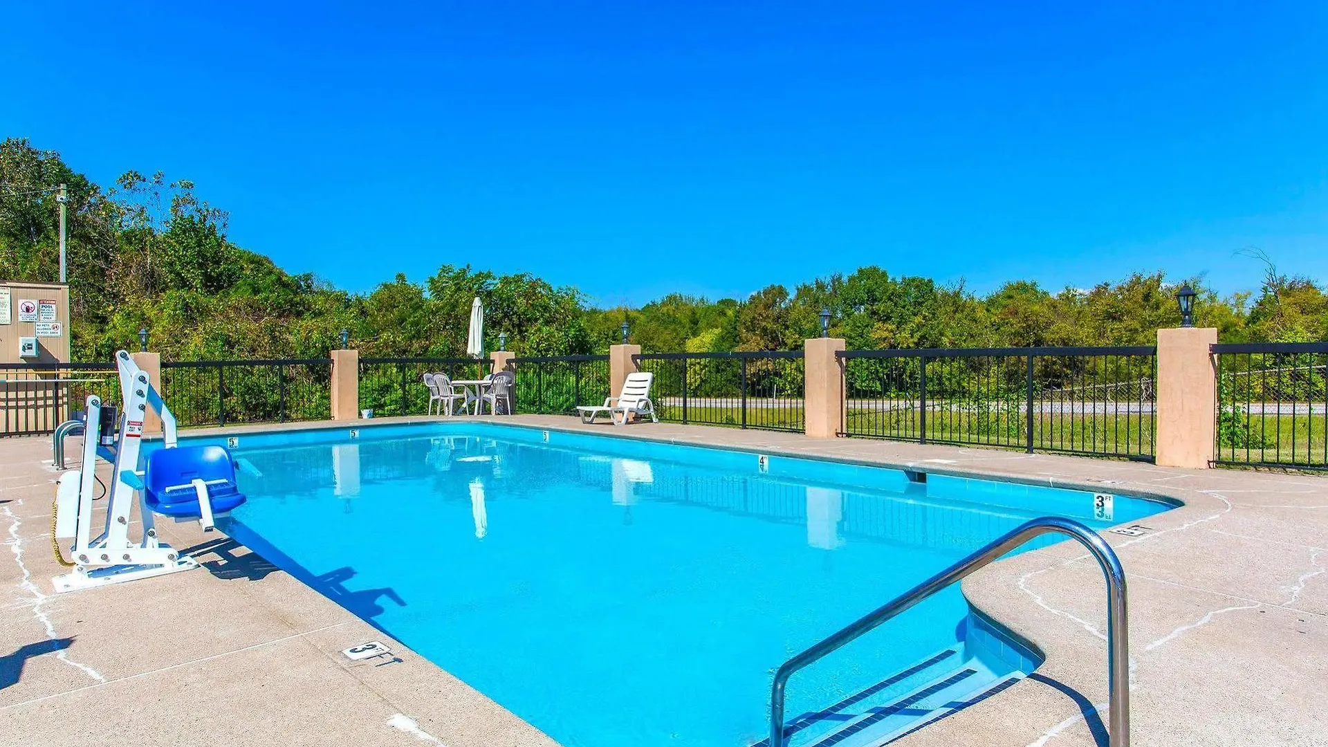 Econo Lodge Nashville Airport East